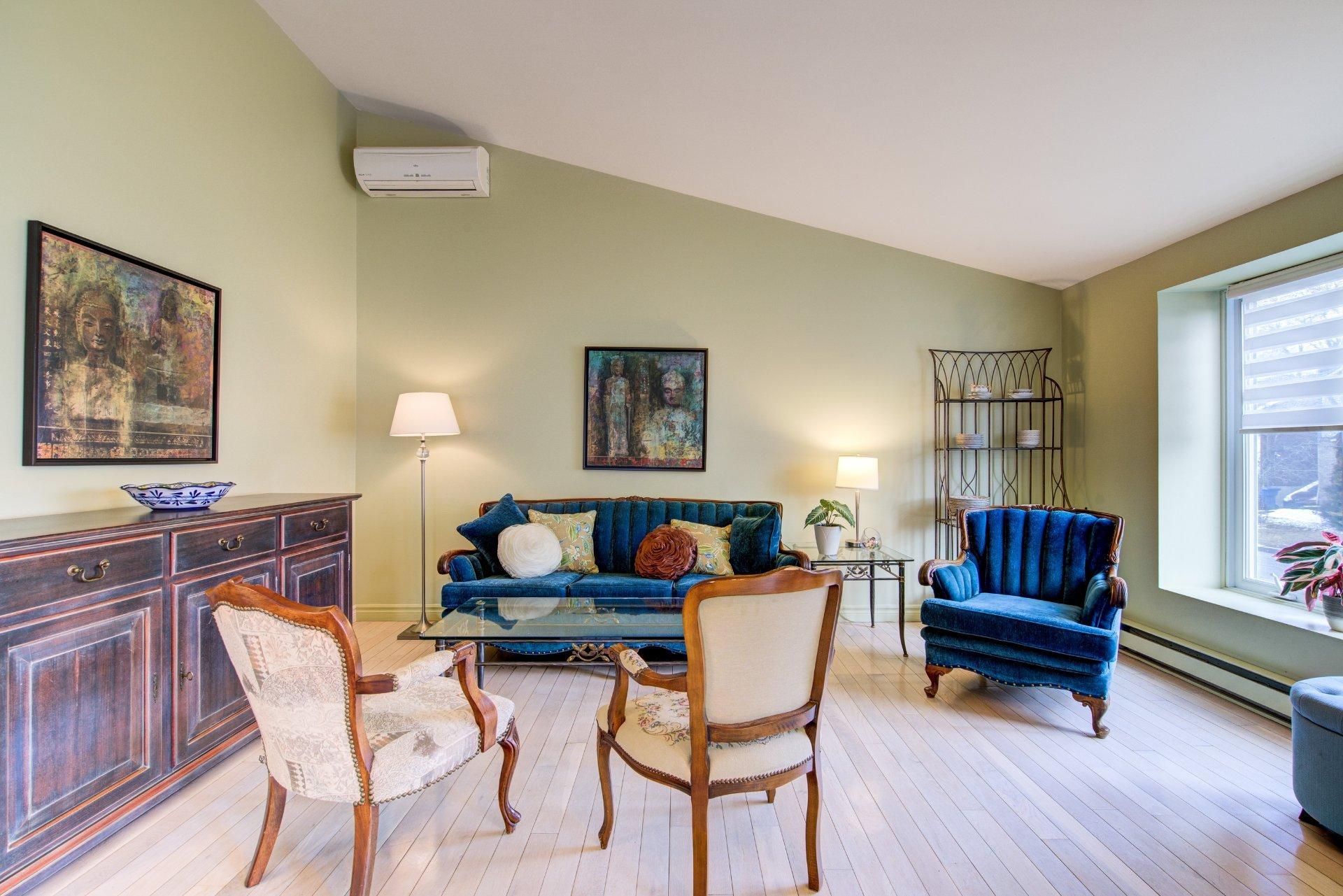 









3960


Rue Lessard

,
Longueuil (Saint-Hubert),




QC
J3Y8B7

