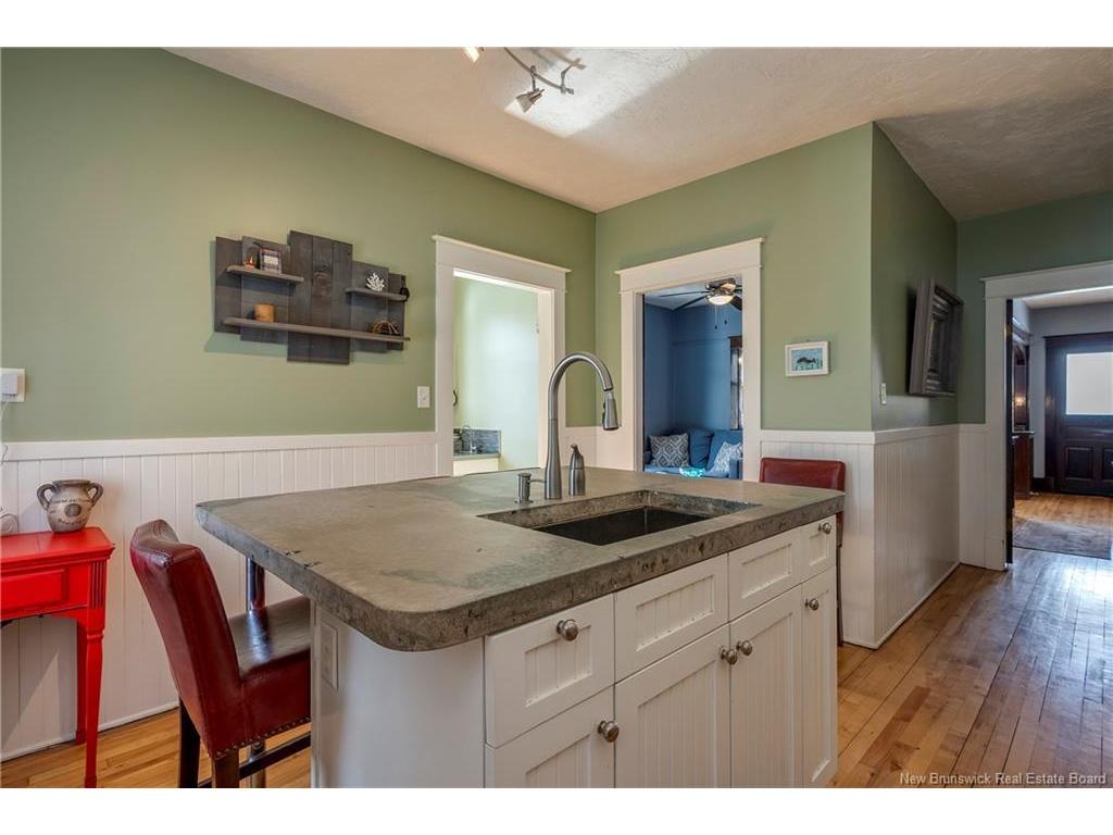 









425


Lutz

ST,
Moncton,




NB
E1C 5H2

