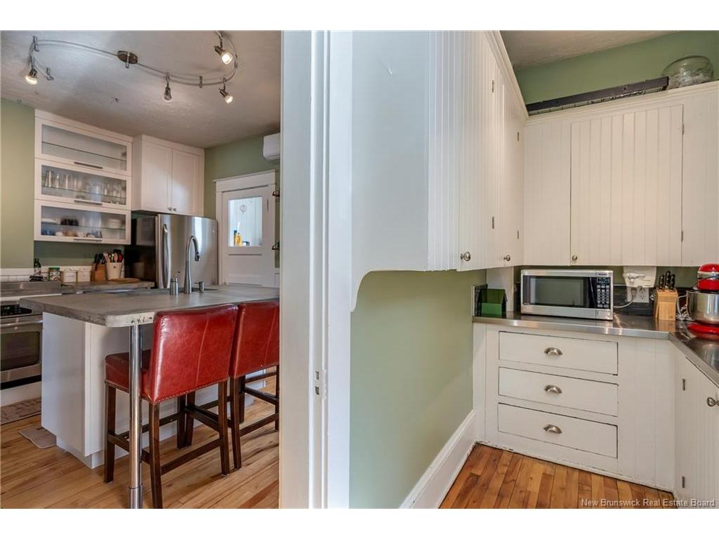 









425


Lutz

ST,
Moncton,




NB
E1C 5H2

