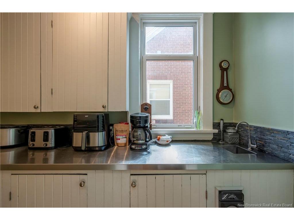 









425


Lutz

ST,
Moncton,




NB
E1C 5H2


