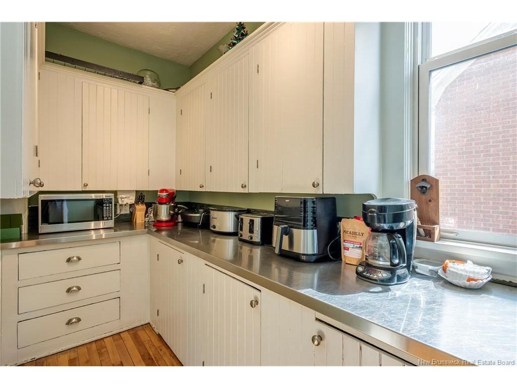 









425


Lutz

ST,
Moncton,




NB
E1C 5H2

