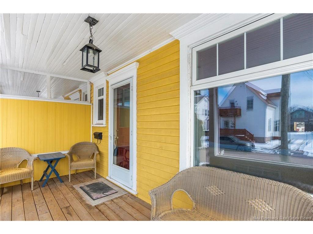 









425


Lutz

ST,
Moncton,




NB
E1C 5H2

