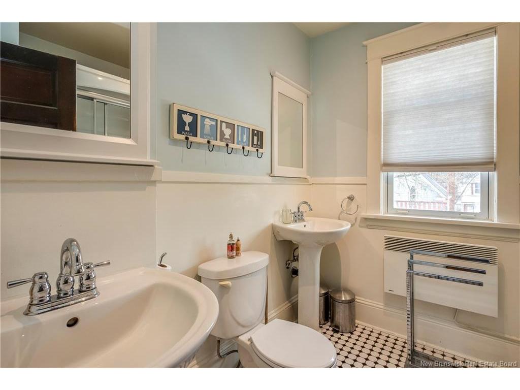 









425


Lutz

ST,
Moncton,




NB
E1C 5H2

