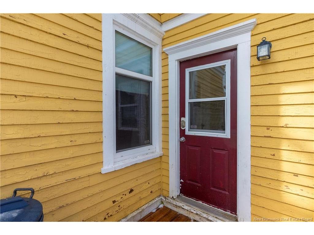 









425


Lutz

ST,
Moncton,




NB
E1C 5H2

