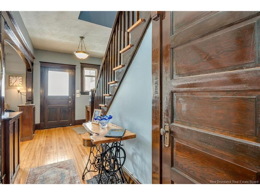 









425


Lutz

ST,
Moncton,




NB
E1C 5H2


