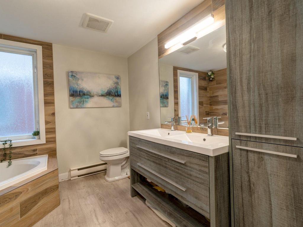 









3033


Rue des Émeraudes

, 202,
Saint-Hubert (Longueuil),




QC
J4T3T7

