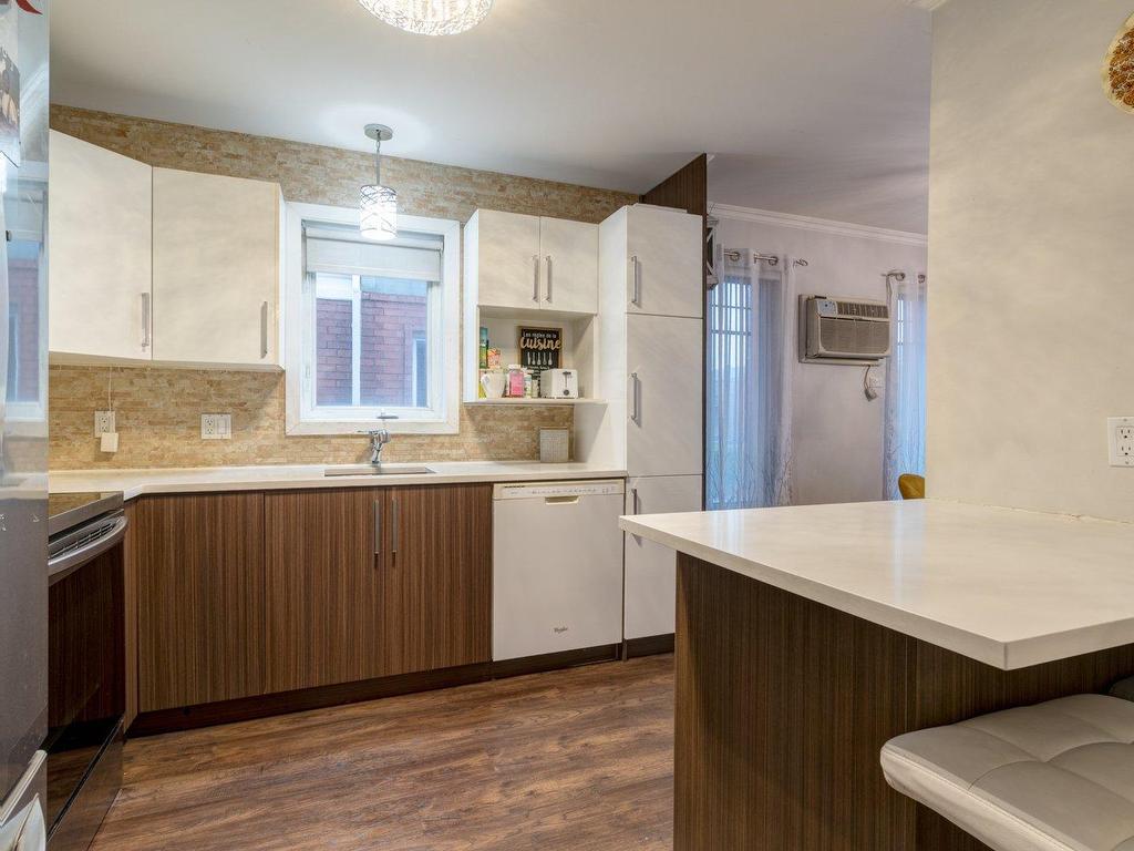 









3033


Rue des Émeraudes

, 202,
Saint-Hubert (Longueuil),




QC
J4T3T7

