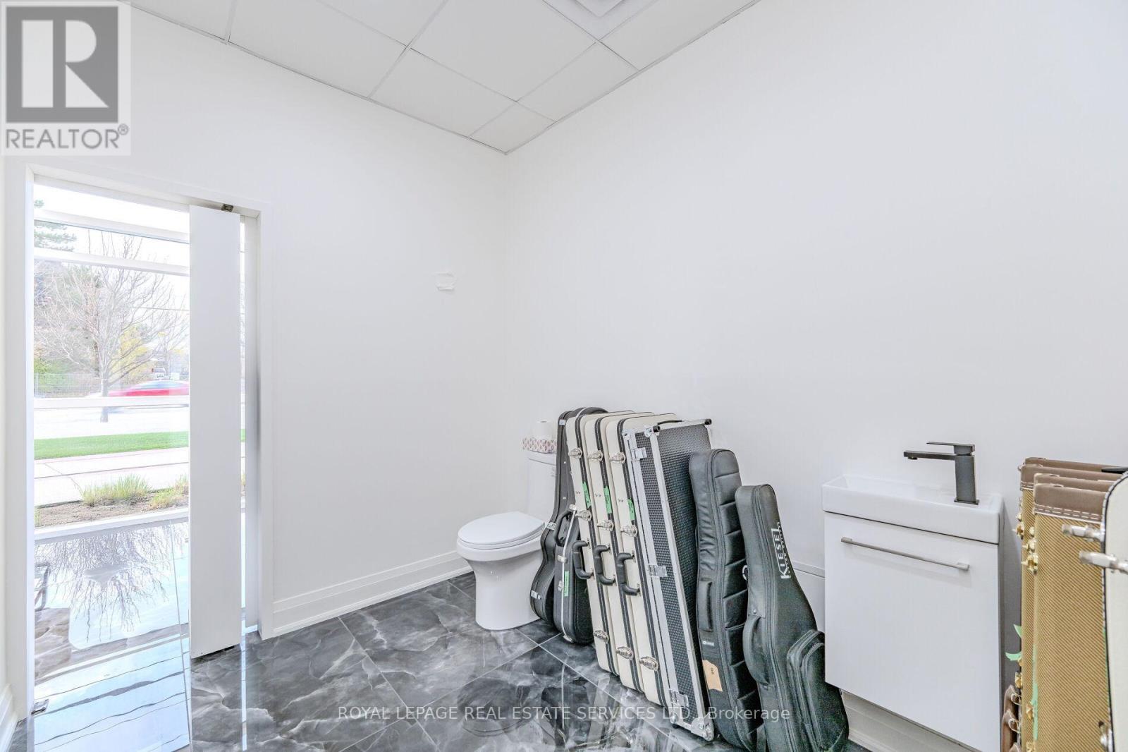 












102 - 34 PLAINS ROAD E

,
Burlington,




Ontario
L7T0B9

