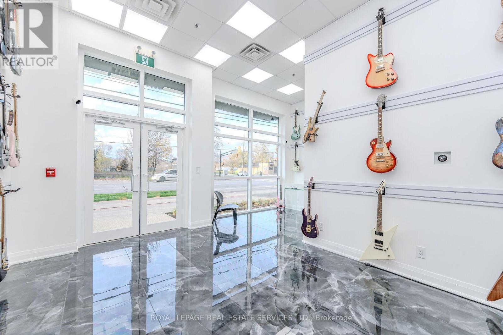












102 - 34 PLAINS ROAD E

,
Burlington,




Ontario
L7T0B9

