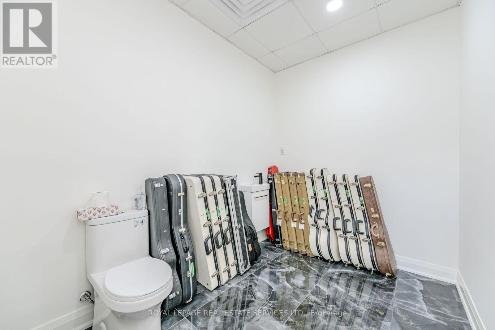 












102 - 34 PLAINS ROAD E

,
Burlington,




Ontario
L7T0B9


