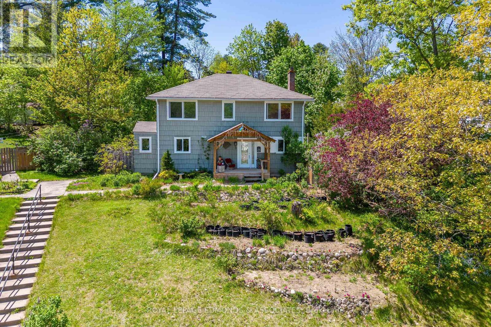 












3 HURON STREET

,
Deep River,




Ontario
K0J1P0

