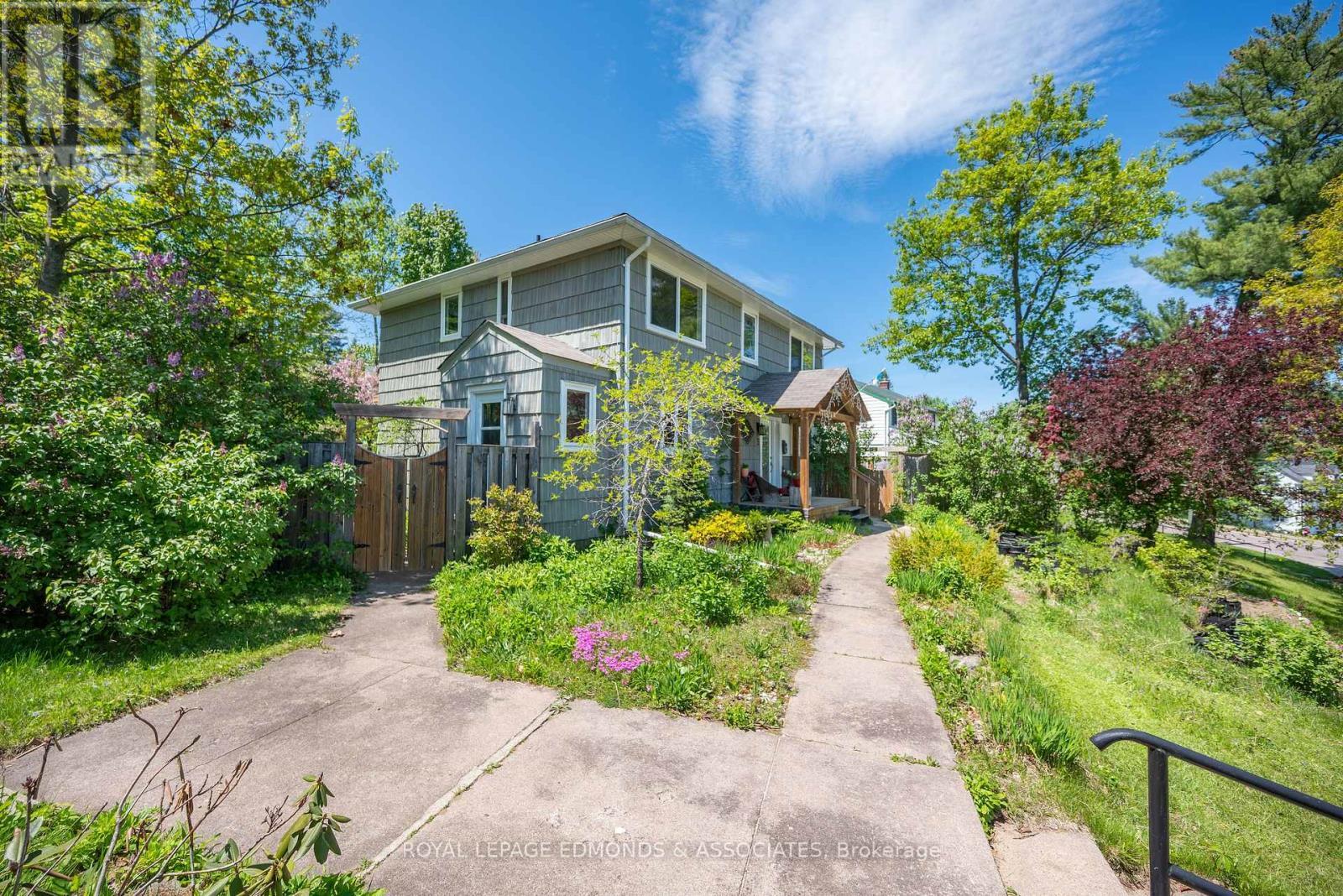 












3 HURON STREET

,
Deep River,




Ontario
K0J1P0

