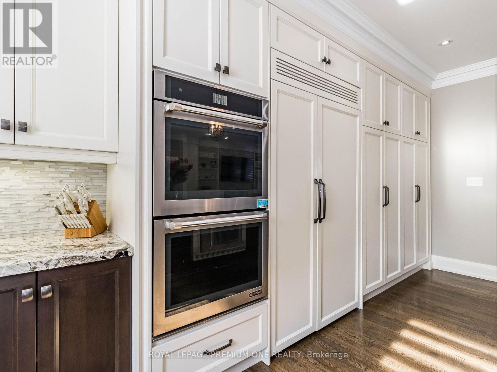 












119 DENNISON STREET

,
King,




Ontario
L7B1B8

