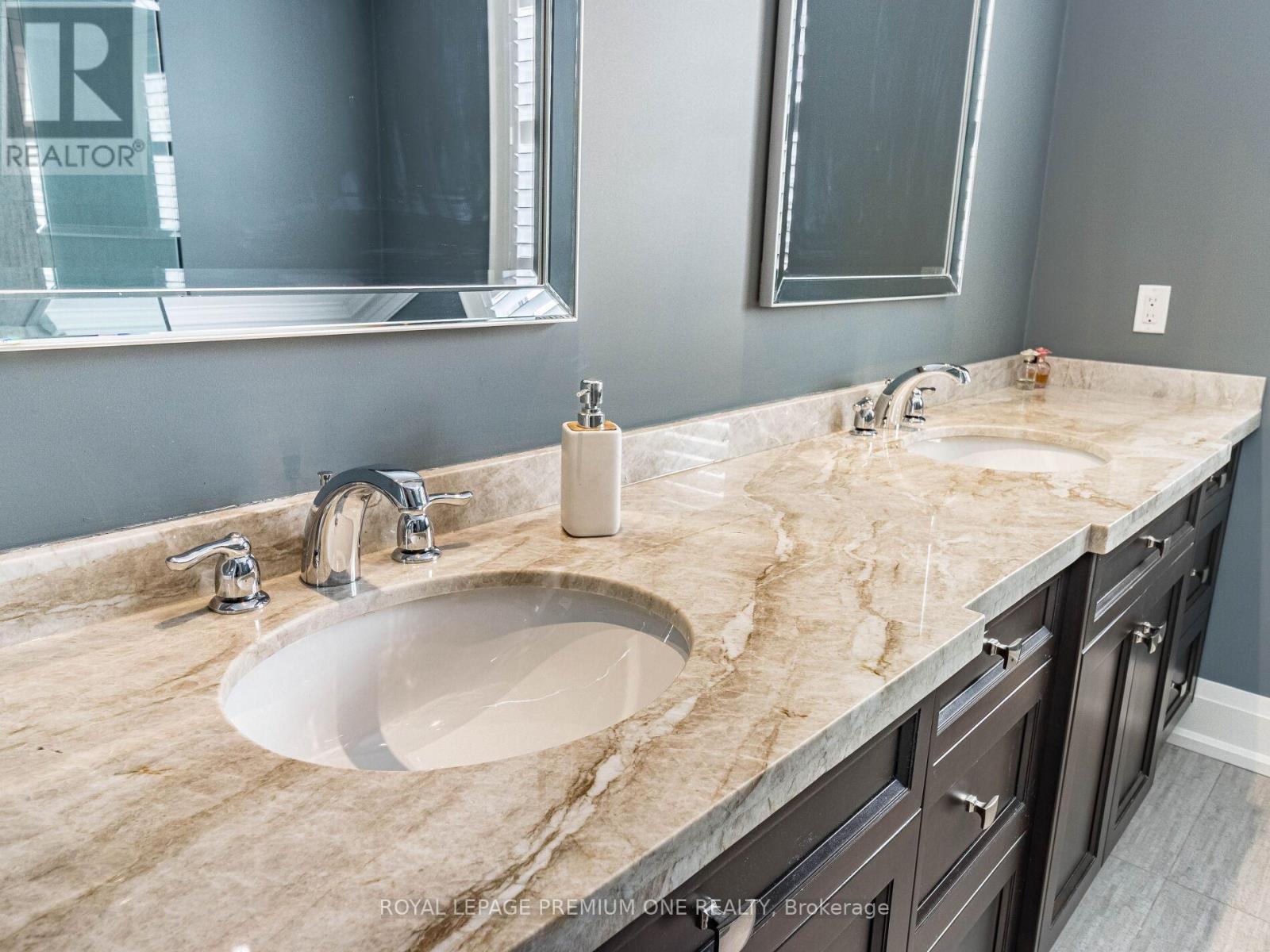












119 DENNISON STREET

,
King,




Ontario
L7B1B8

