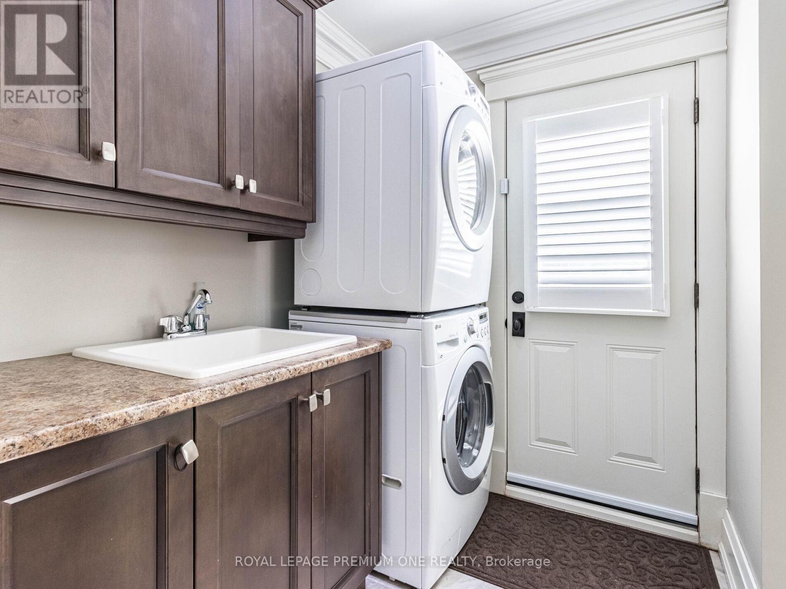 












119 DENNISON STREET

,
King,




Ontario
L7B1B8

