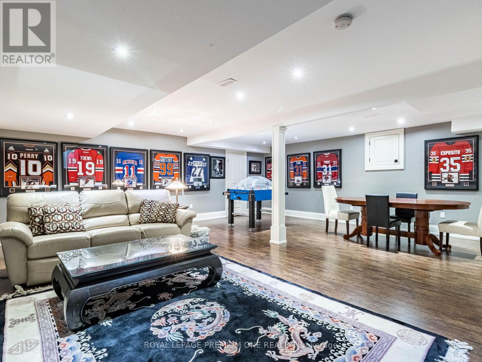 












119 DENNISON STREET

,
King,




Ontario
L7B1B8

