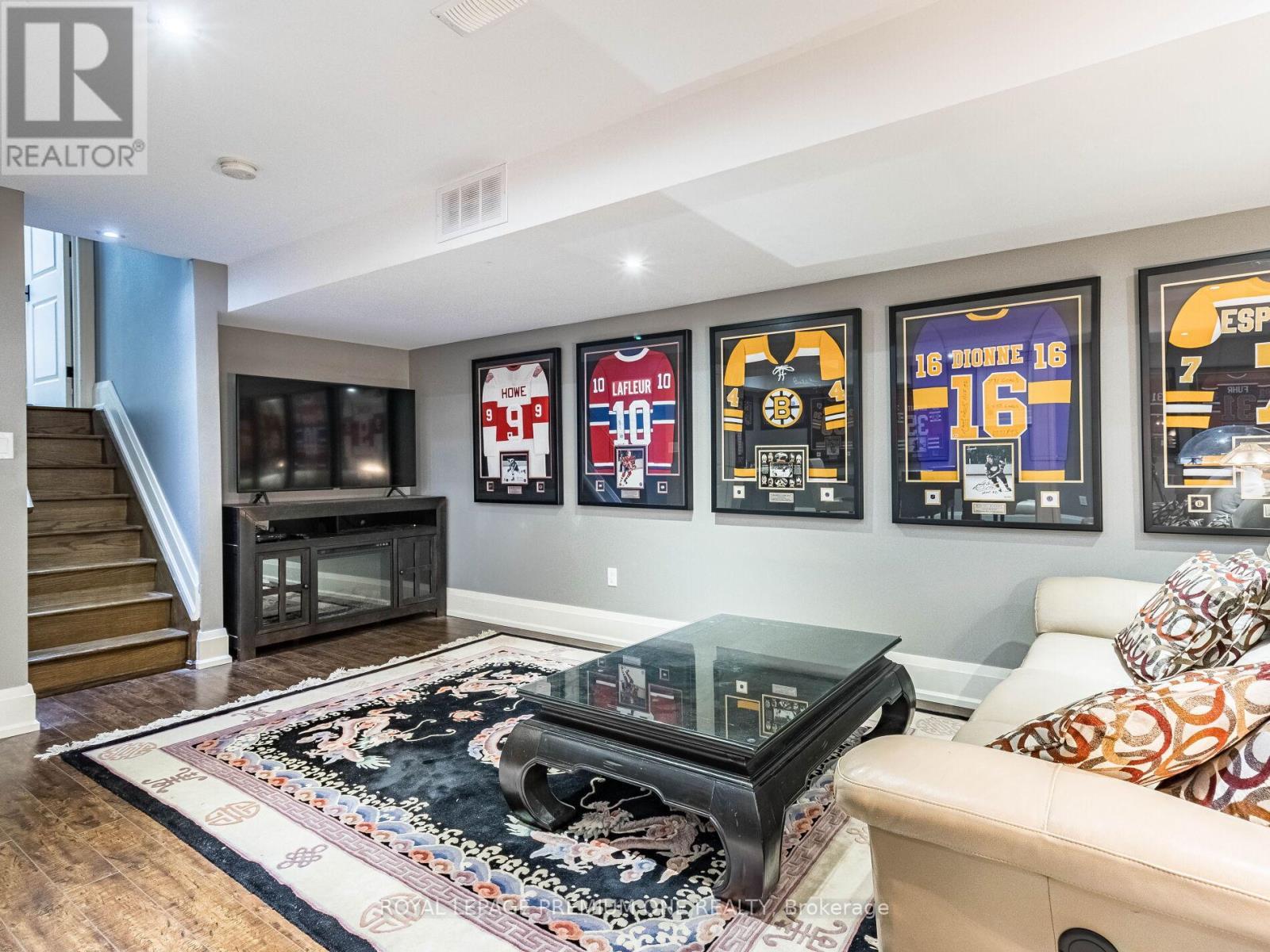 












119 DENNISON STREET

,
King,




Ontario
L7B1B8

