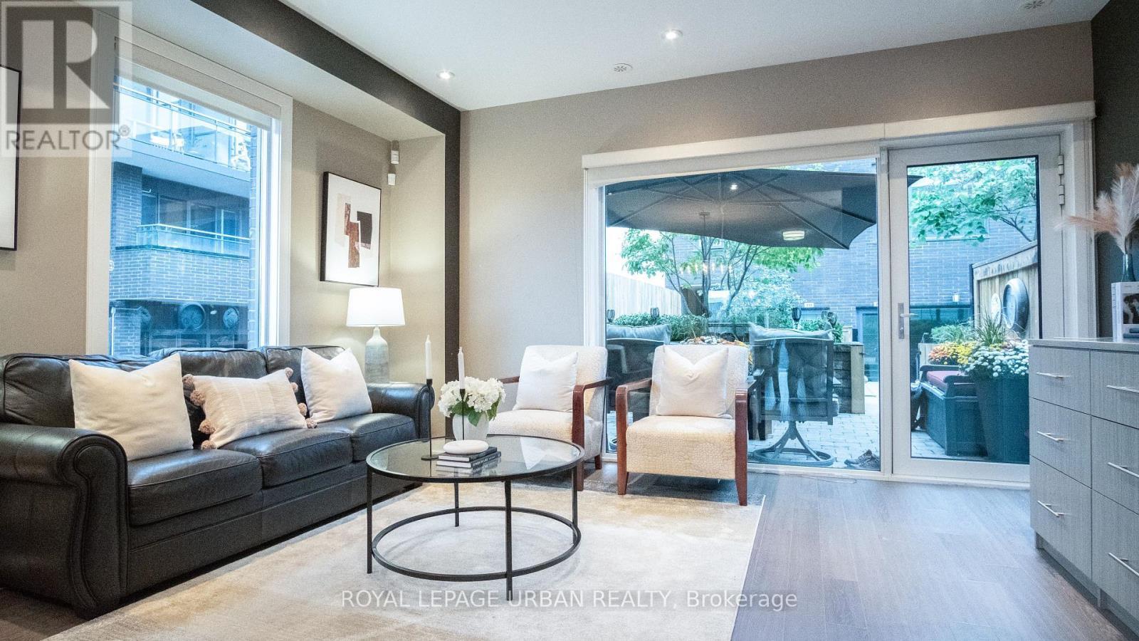 












207A MANNING AVENUE

,
Toronto,




Ontario
M6J2K8

