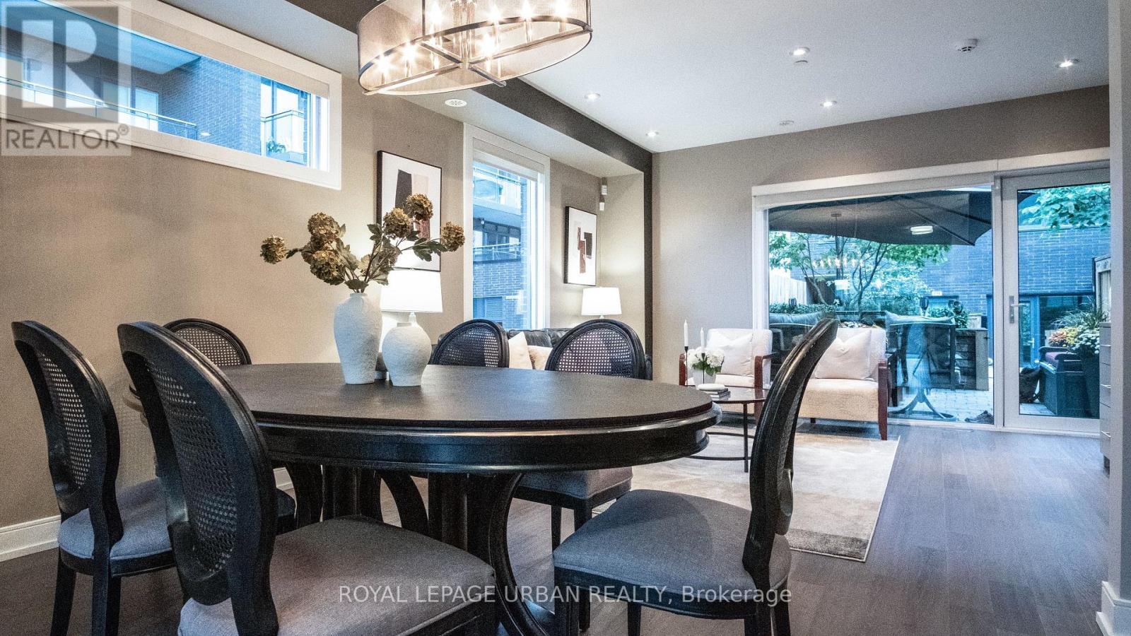 












207A MANNING AVENUE

,
Toronto,




Ontario
M6J2K8

