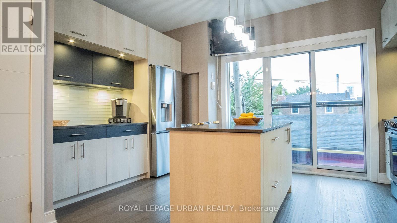 












207A MANNING AVENUE

,
Toronto,




Ontario
M6J2K8

