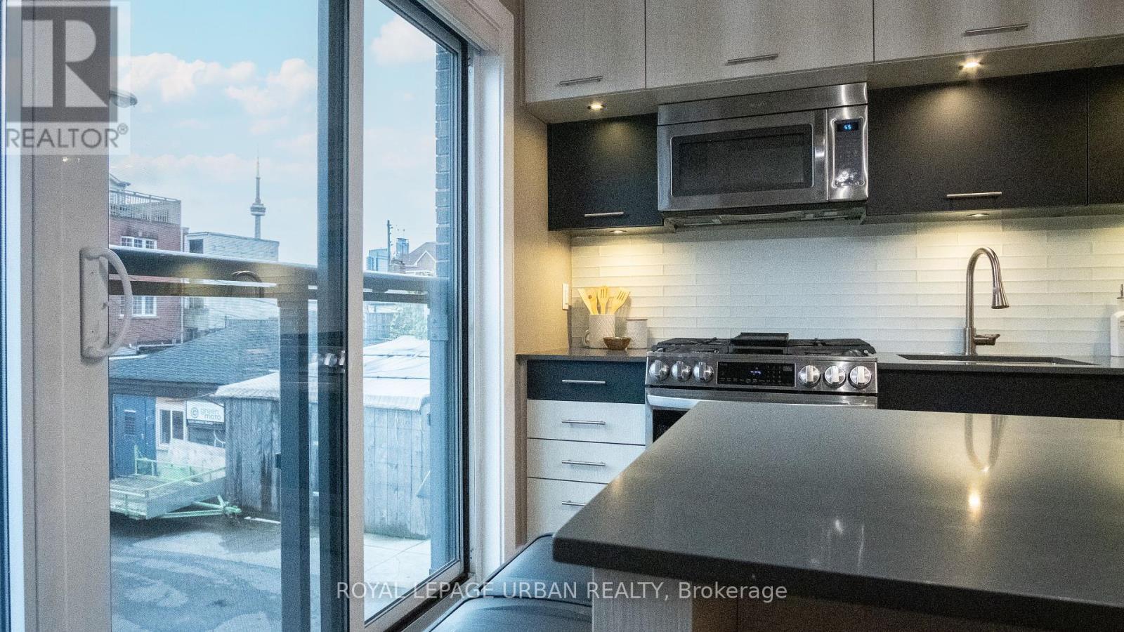 












207A MANNING AVENUE

,
Toronto,




Ontario
M6J2K8

