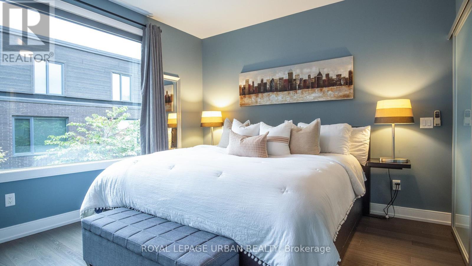 












207A MANNING AVENUE

,
Toronto,




Ontario
M6J2K8

