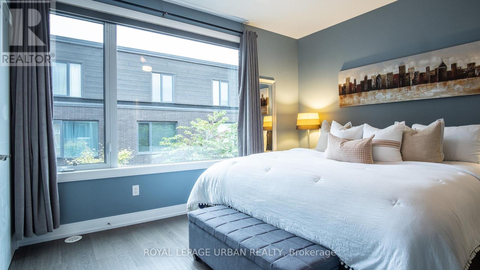 












207A MANNING AVENUE

,
Toronto,




Ontario
M6J2K8

