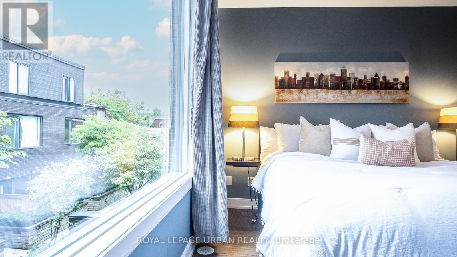 












207A MANNING AVENUE

,
Toronto,




Ontario
M6J2K8

