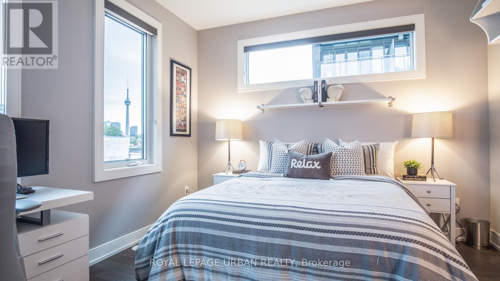 












207A MANNING AVENUE

,
Toronto,




Ontario
M6J2K8

