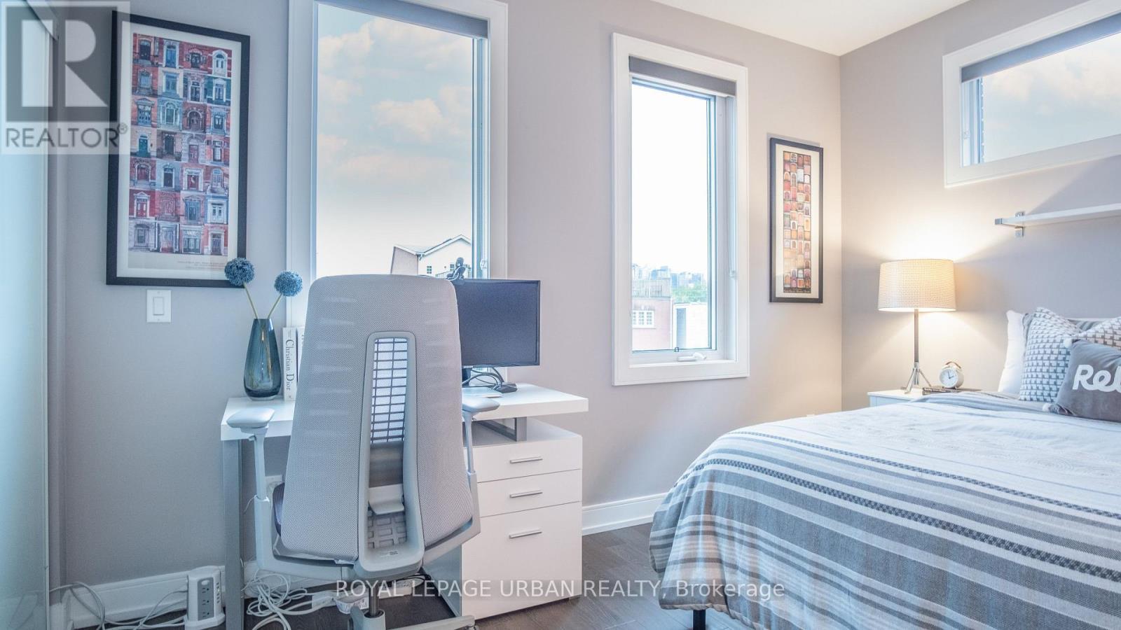 












207A MANNING AVENUE

,
Toronto,




Ontario
M6J2K8

