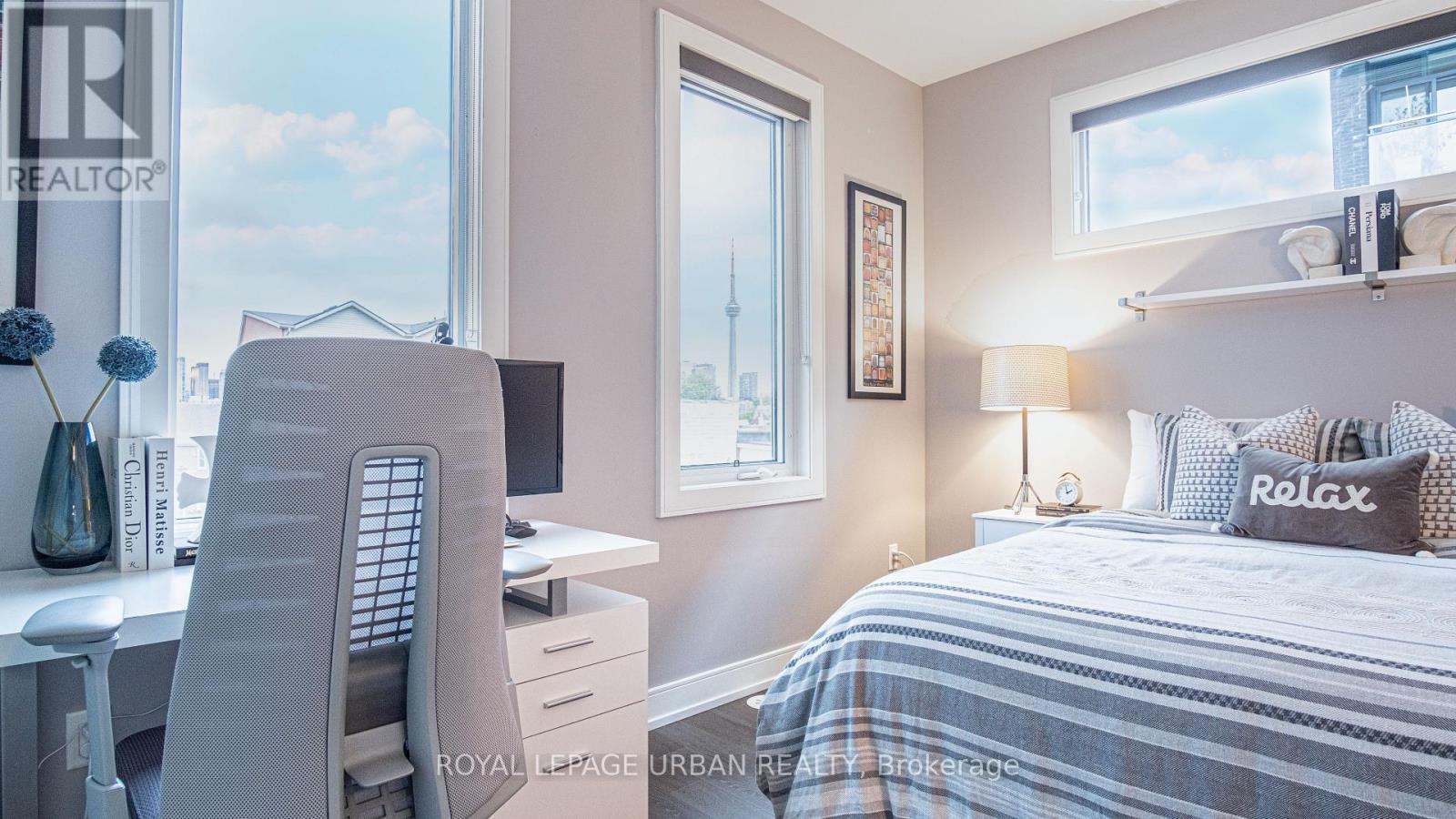 












207A MANNING AVENUE

,
Toronto,




Ontario
M6J2K8

