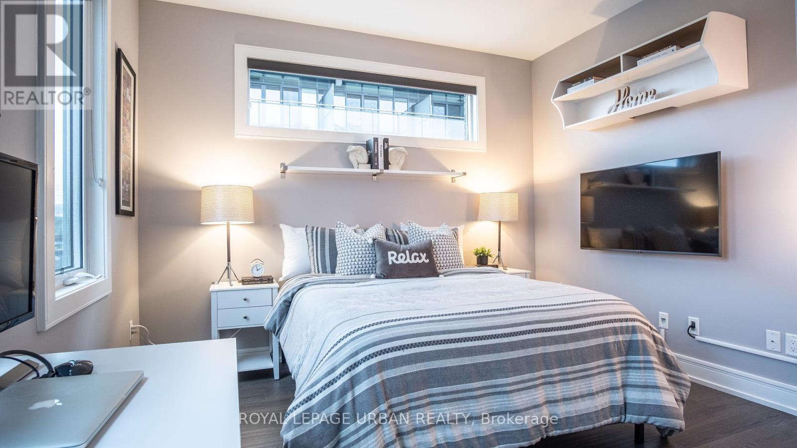 












207A MANNING AVENUE

,
Toronto,




Ontario
M6J2K8

