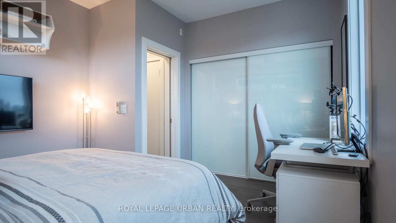 












207A MANNING AVENUE

,
Toronto,




Ontario
M6J2K8

