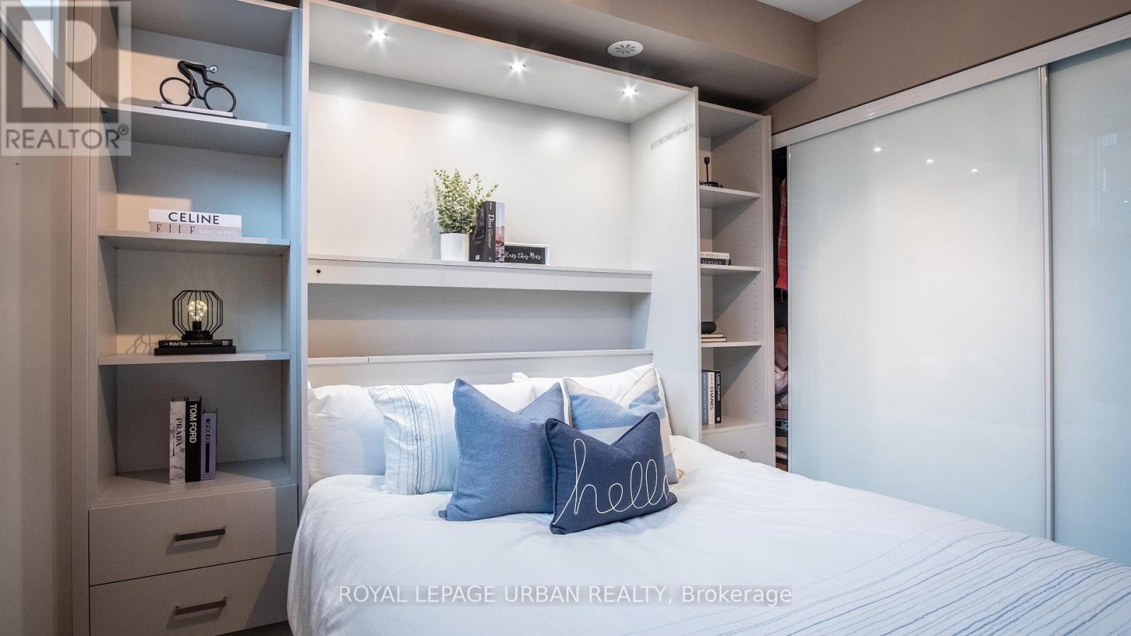












207A MANNING AVENUE

,
Toronto,




Ontario
M6J2K8

