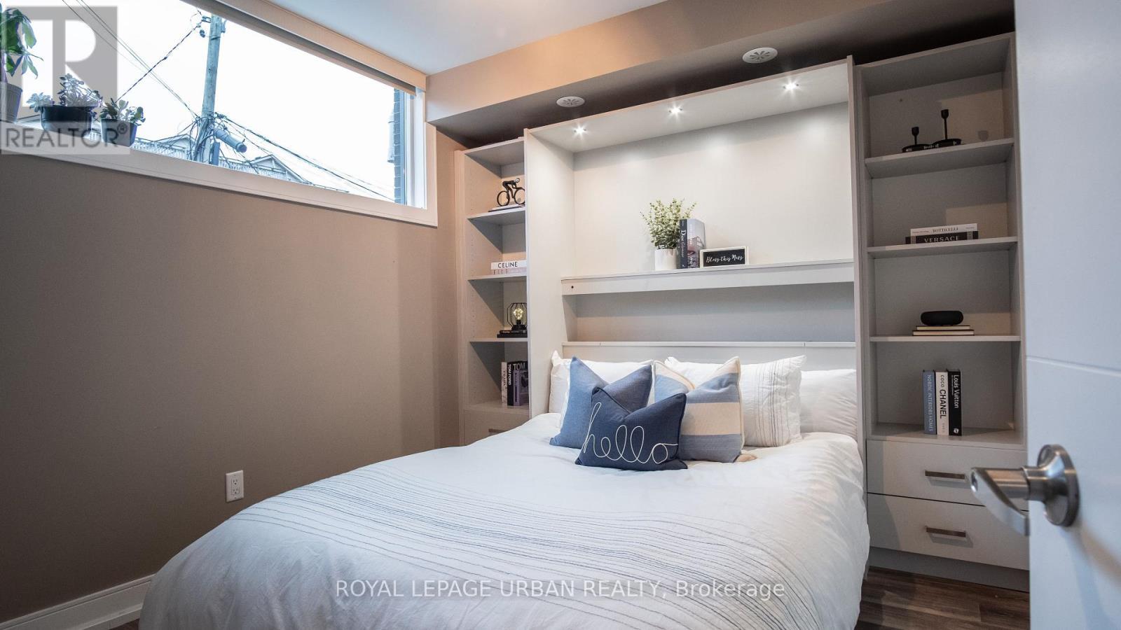 












207A MANNING AVENUE

,
Toronto,




Ontario
M6J2K8

