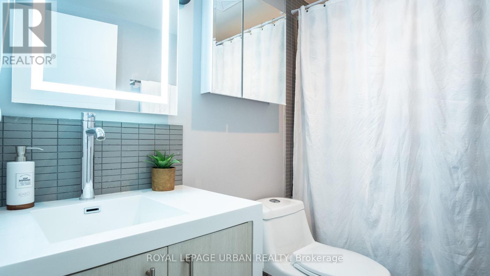 












207A MANNING AVENUE

,
Toronto,




Ontario
M6J2K8

