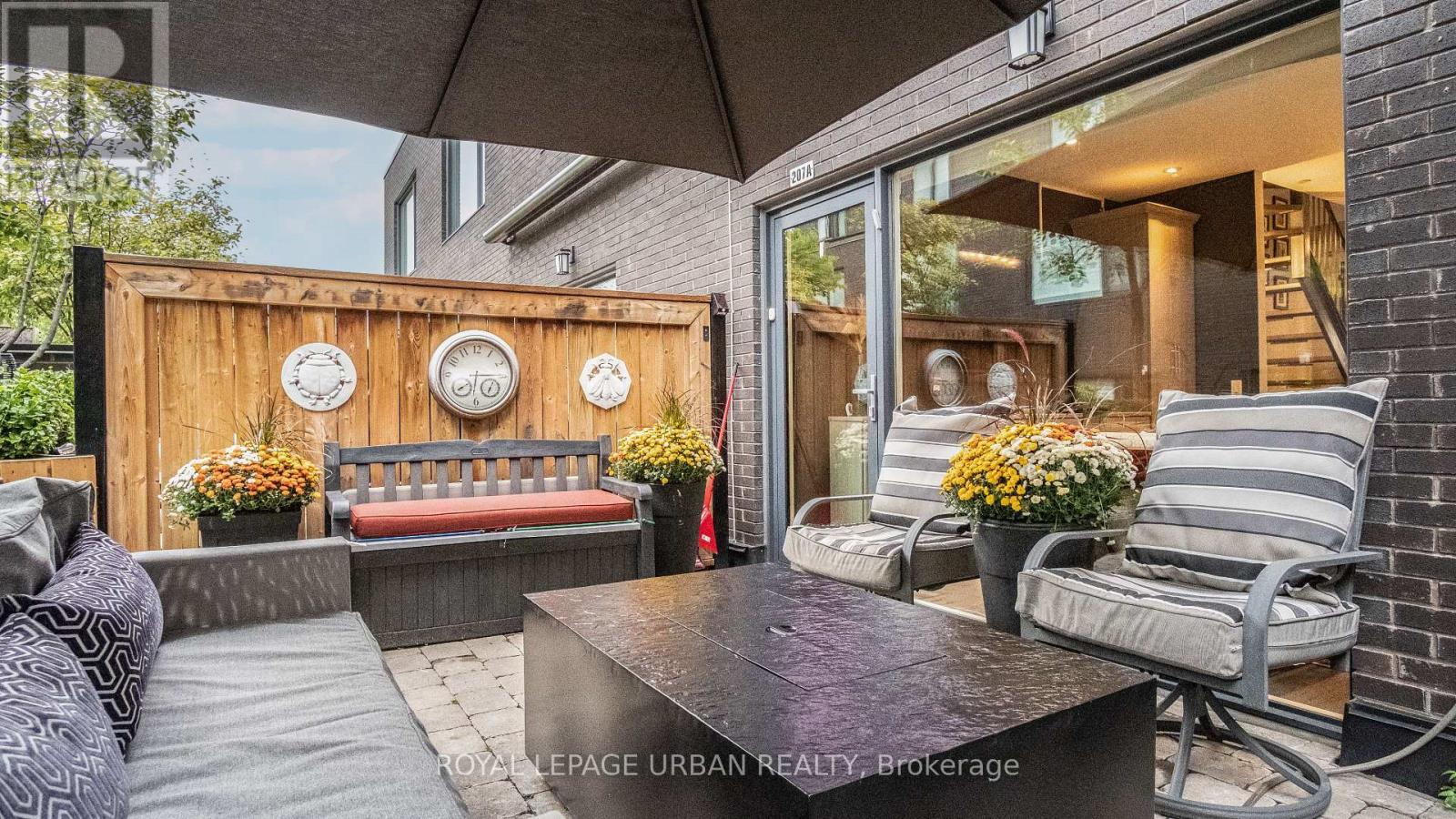 












207A MANNING AVENUE

,
Toronto,




Ontario
M6J2K8

