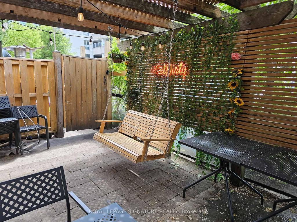 









211


Hunter

Street West,
Peterborough,




ON
K9H 2L1

