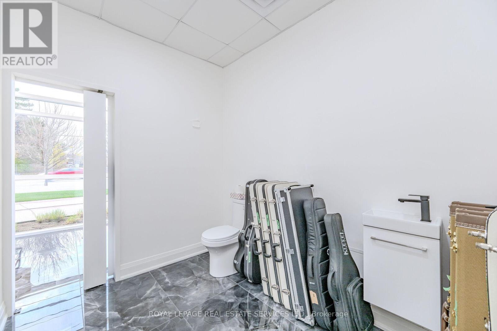 












102 - 34 PLAINS ROAD E

,
Burlington,




Ontario
L7T0B9

