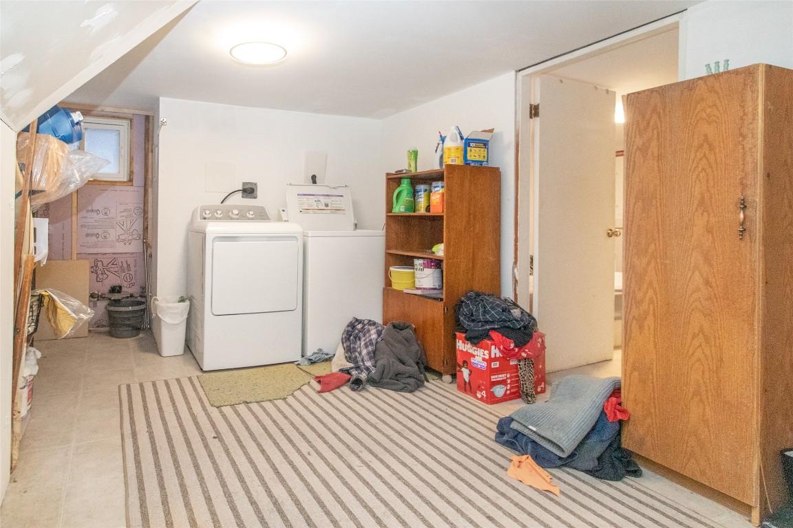 









695


Bell

Road,
Kelowna,




BC
V1X 2Y2

