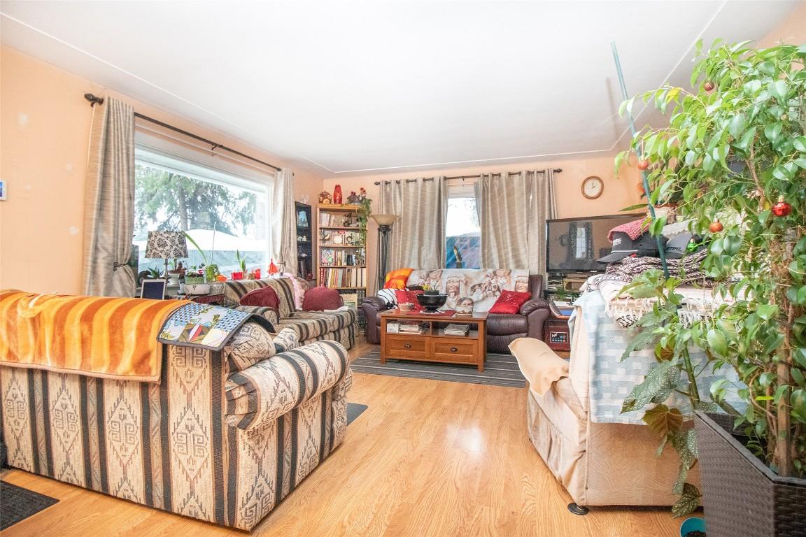 









695


Bell

Road,
Kelowna,




BC
V1X 2Y2

