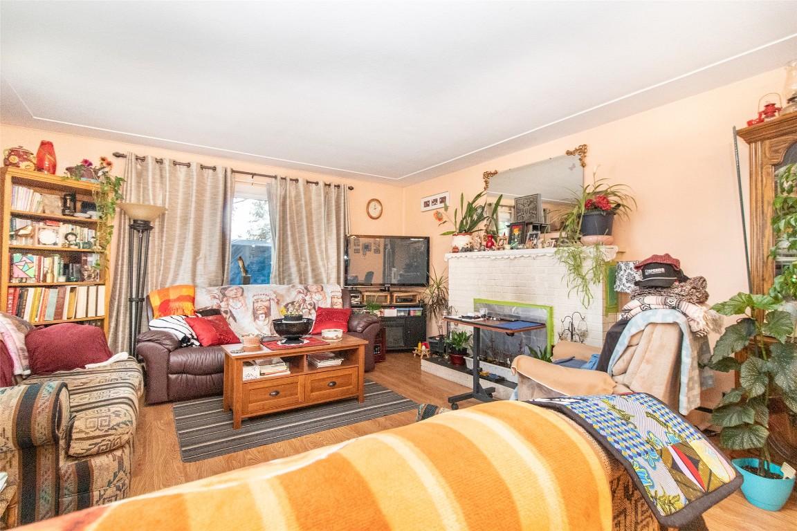 









695


Bell

Road,
Kelowna,




BC
V1X 2Y2

