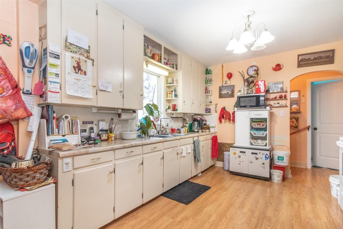 









695


Bell

Road,
Kelowna,




BC
V1X 2Y2

