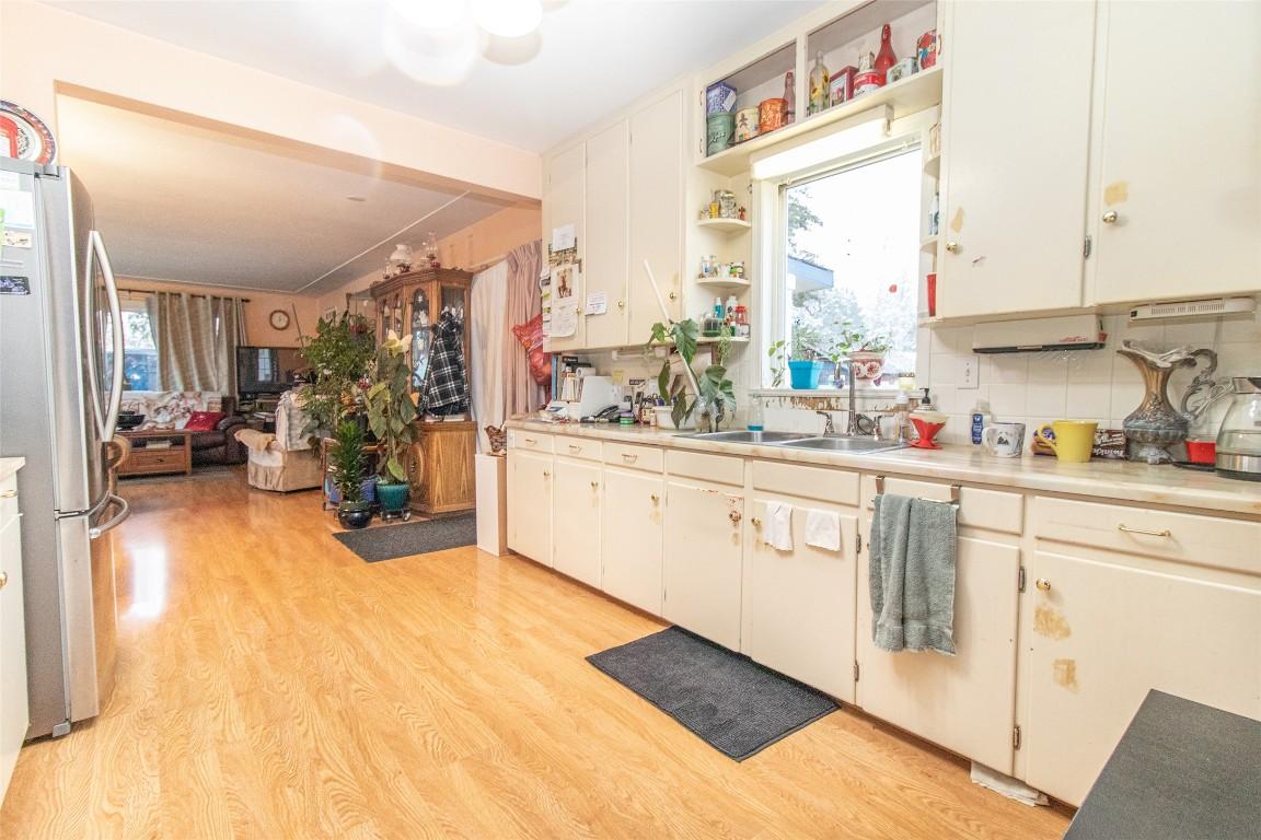 









695


Bell

Road,
Kelowna,




BC
V1X 2Y2

