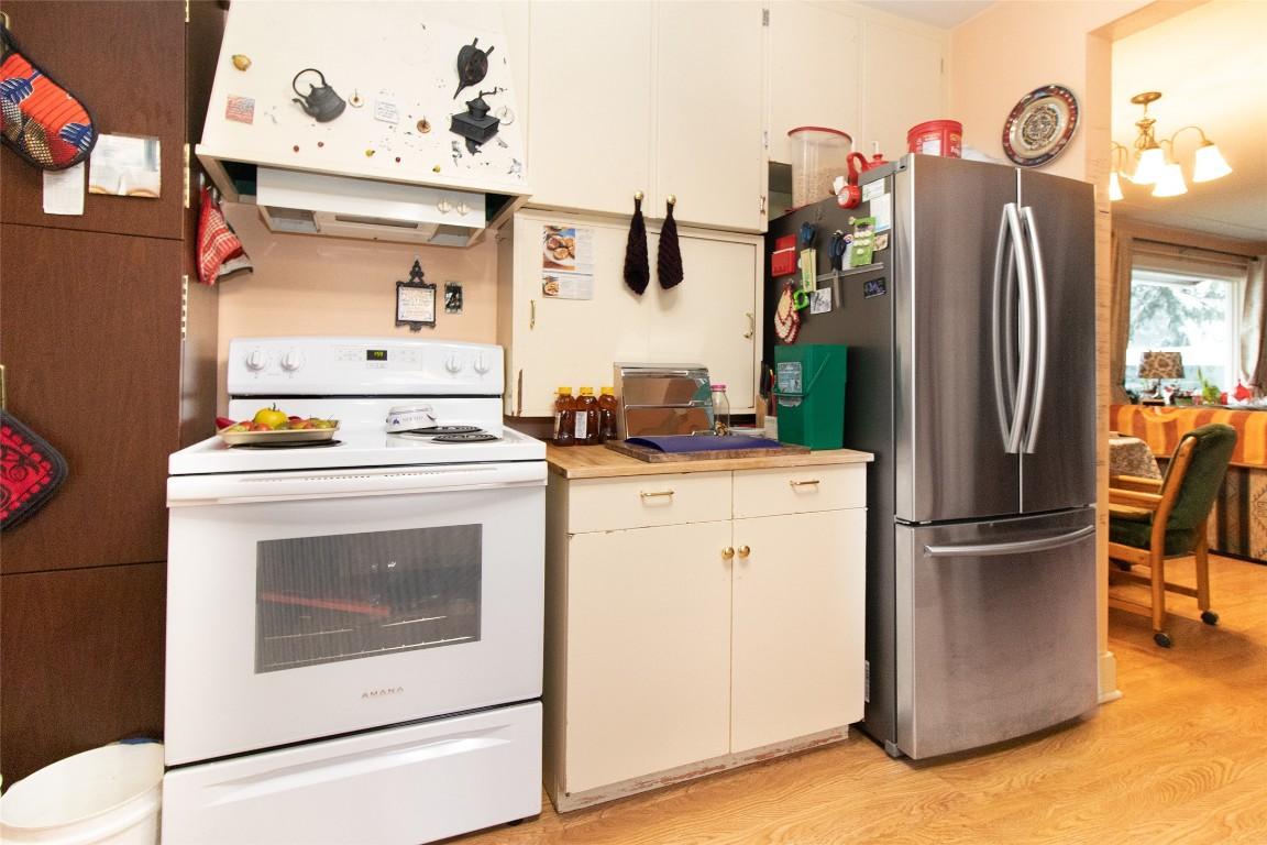 









695


Bell

Road,
Kelowna,




BC
V1X 2Y2

