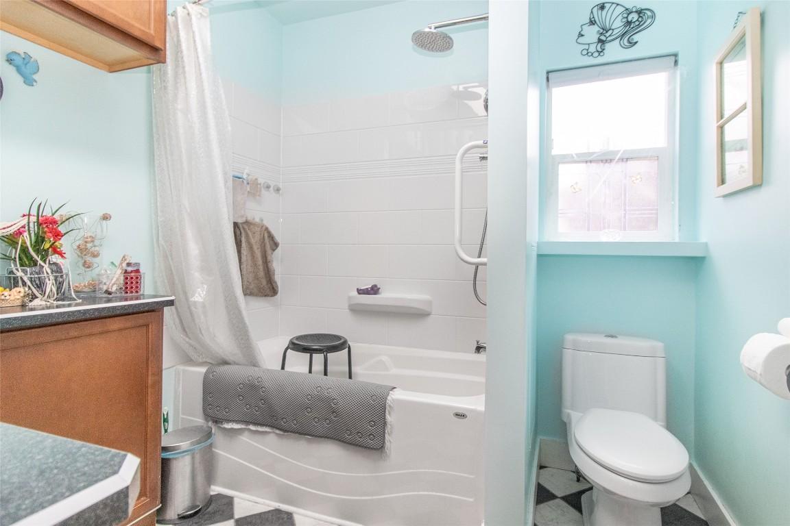 









695


Bell

Road,
Kelowna,




BC
V1X 2Y2


