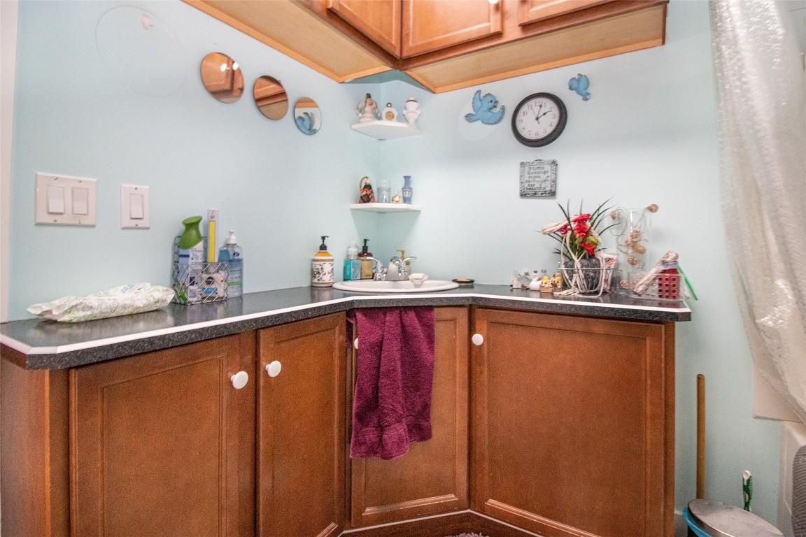 









695


Bell

Road,
Kelowna,




BC
V1X 2Y2

