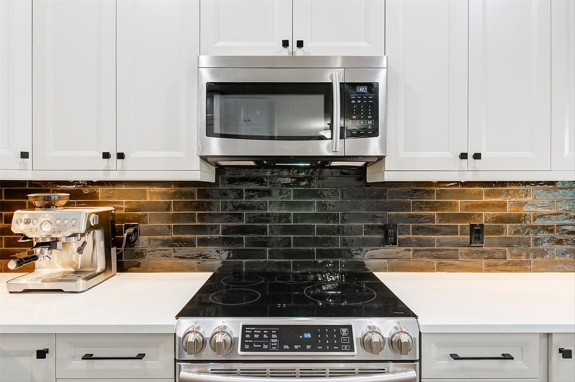 









2077


Cornerstone

Drive,
West Kelowna,




BC
V4T 2S3

