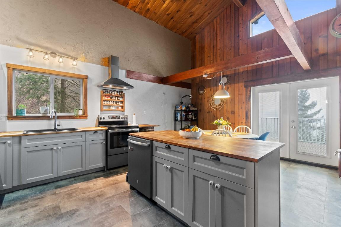 









1348


Vella

Road,
Tappen,




BC
V0E 2X2

