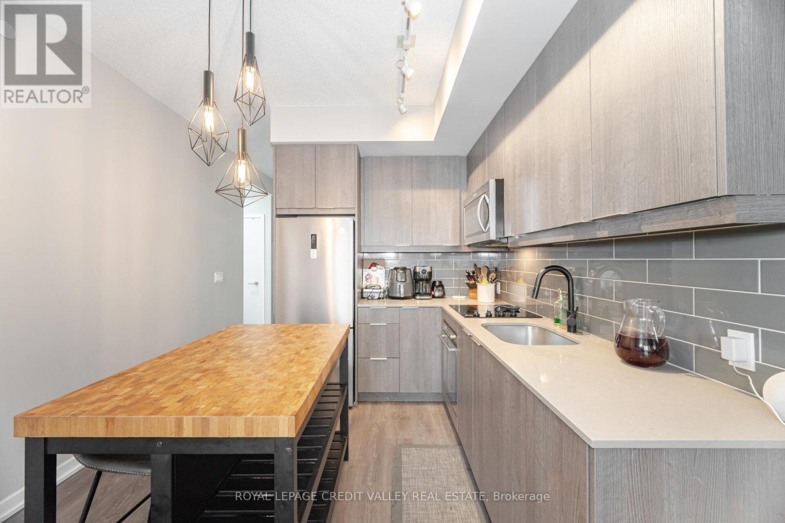 












413 - 32 FOREST MANOR ROAD

,
Toronto,




Ontario
M2J0H2

